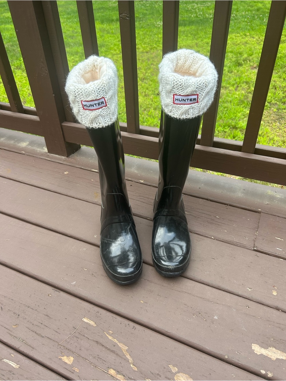 Hunter Cream Knit Sock Liners with Black Rain Boots - Picture 2 of 12